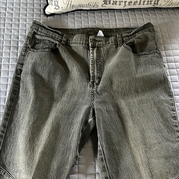 Diane Gilman Womans Olive Jean Shorts - Picture 1 of 6